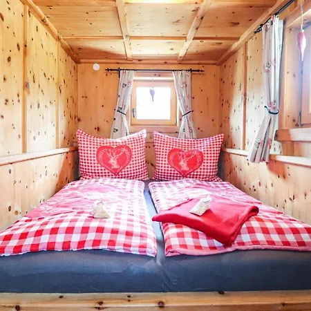Nice In With 1 Bedrooms *